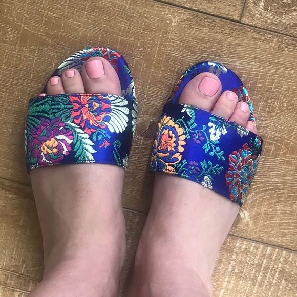 Lovely Blue Floral Sandal 🌺Sale - Picture 4 of 5